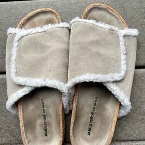 James Perse Women's Shearling Slippers - Cream and Tan